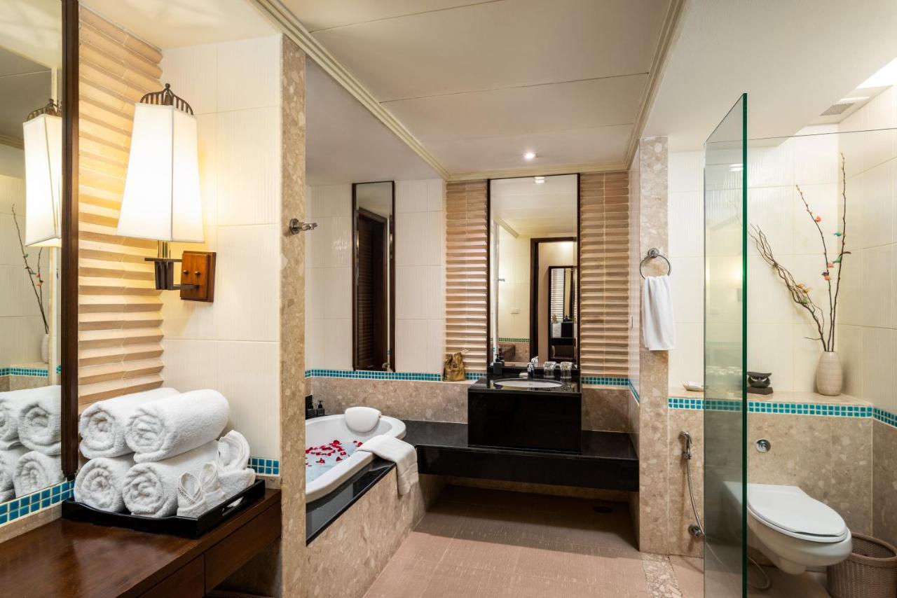 Patong Paragon Resort & Spa Sha Extra Plus Exterior photo A bathroom in a hotel