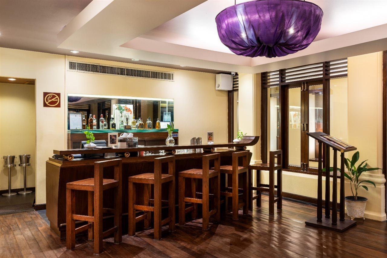 Patong Paragon Resort & Spa Sha Extra Plus Exterior photo The bar at the hotel