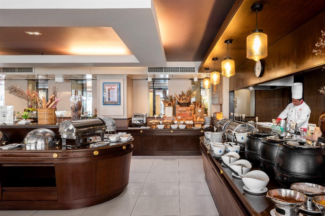 Patong Paragon Resort & Spa Sha Extra Plus Exterior photo The buffet at the hotel