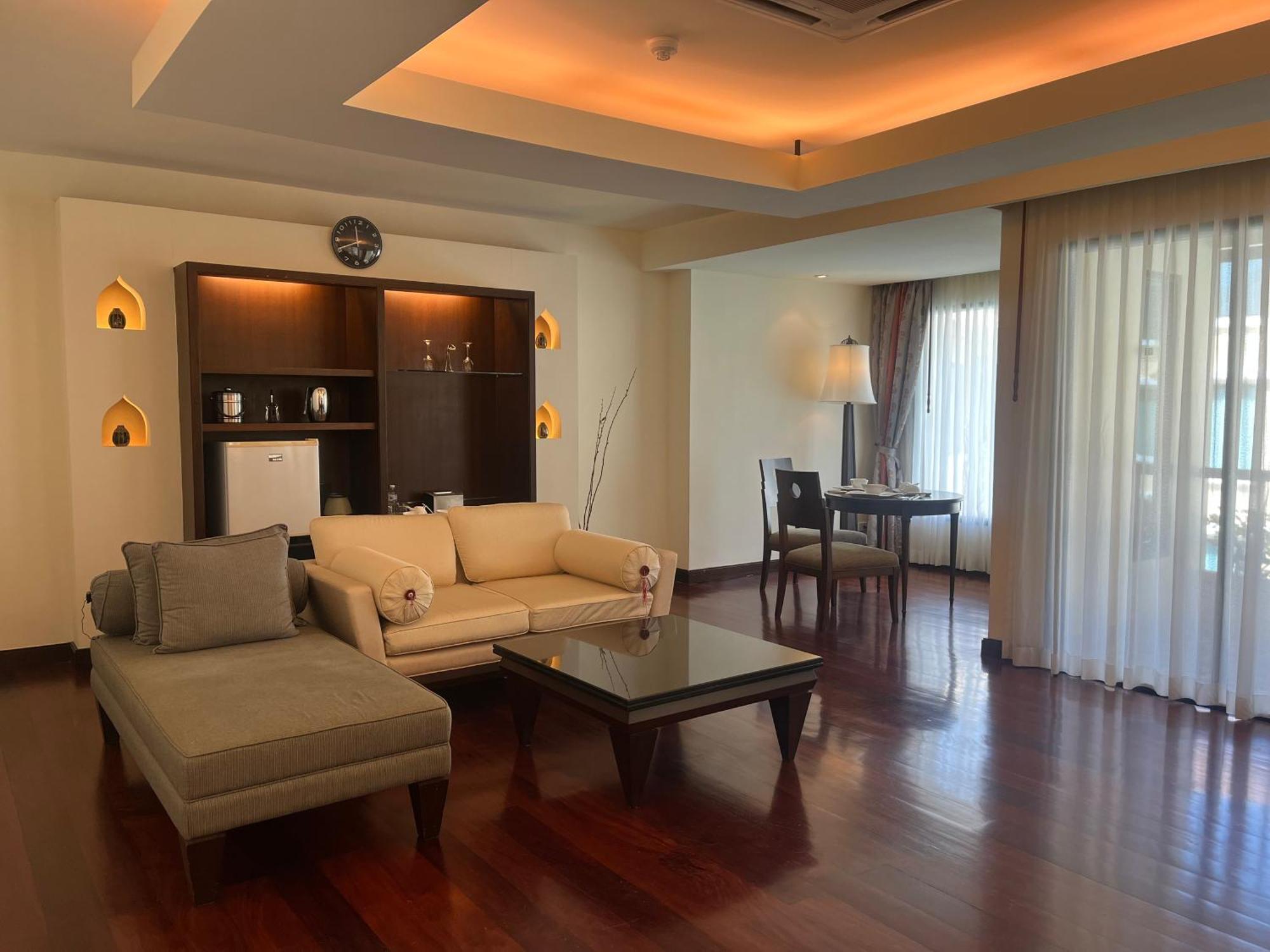 Patong Paragon Resort & Spa Sha Extra Plus Exterior photo A suite at the hotel
